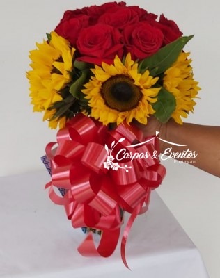 Bouquet de Rosas con Girasoles 